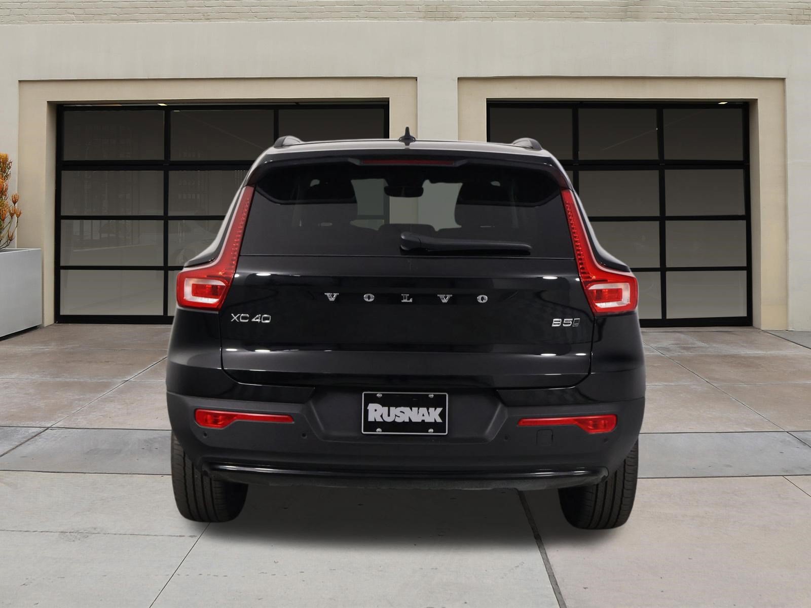 Certified 2026 Volvo XC40 B5 Plus AWD/4WD image 5