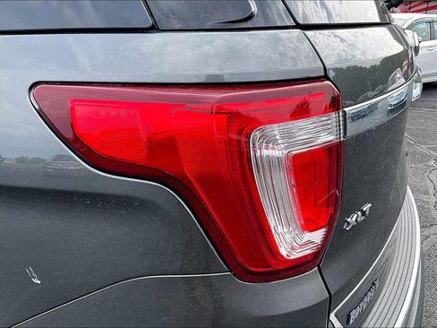 Used 2018 Ford Explorer XLT w/ Equipment Group 202A AWD/4WD image 31