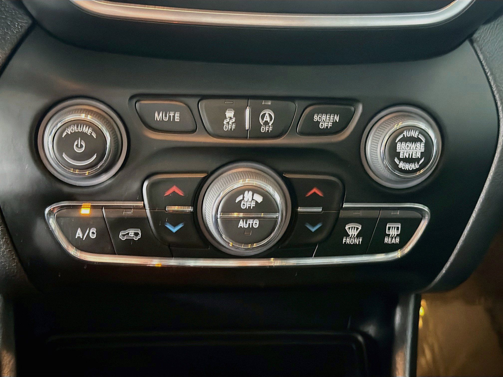 Used 2023 Jeep Cherokee Altitude Lux AWD/4WD image 23