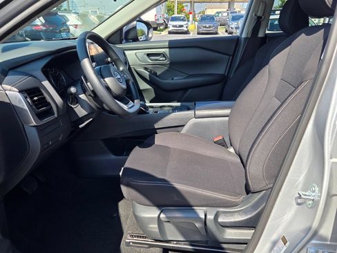 Used 2024 Nissan Rogue S FWD image 5