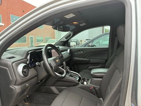 Used 2023 Chevrolet Colorado LT w/ LT Convenience Package II RWD image 3