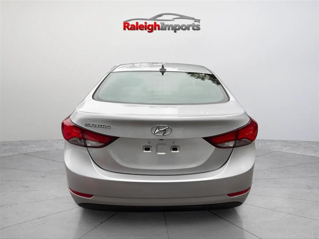 Used 2016 Hyundai Elantra SE w/ Option Group 02 FWD image 8