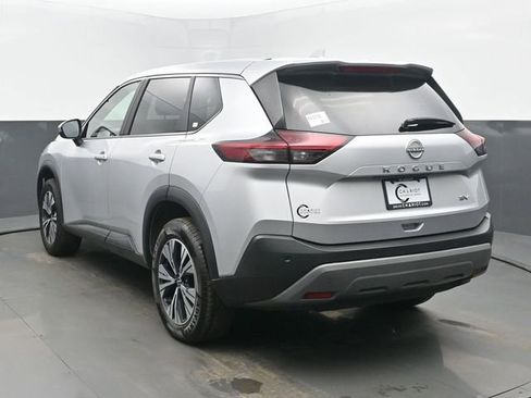 Used 2023 Nissan Rogue SV image 4