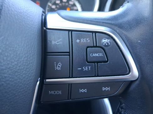 Used 2021 Toyota Highlander XLE image 22