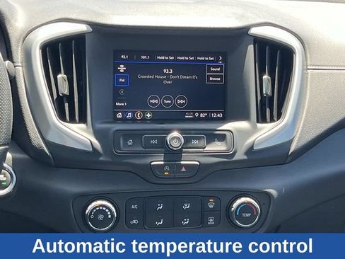 Used 2024 GMC Terrain SLE AWD/4WD image 17