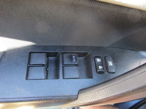 Used 2018 Toyota Corolla LE w/ LE Premium Package FWD image 17