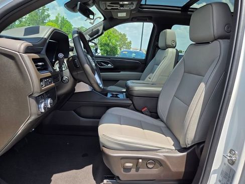 Used 2024 GMC Yukon XL SLT w/ SLT Luxury Package AWD/4WD image 9