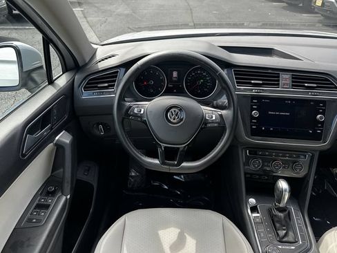 Used 2018 Volkswagen Tiguan SEL AWD/4WD image 14