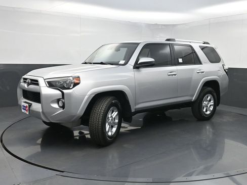 Used 2020 Toyota 4Runner SR5 AWD/4WD image 20