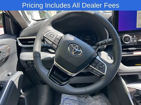 New 2026 Toyota Highlander Limited AWD/4WD image 14