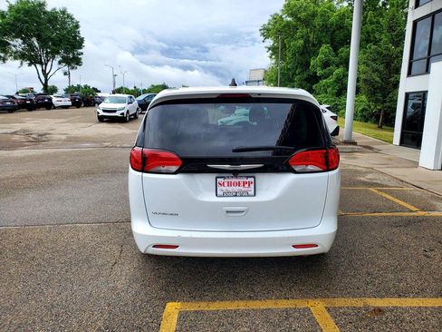 Used 2024 Chrysler Voyager LX FWD image 6