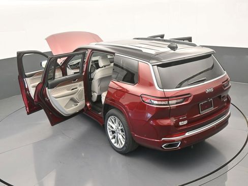 Used 2023 Jeep Grand Cherokee L Summit w/ Luxury Tech Group V image 76