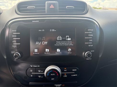Used 2018 Kia Soul + FWD image 13
