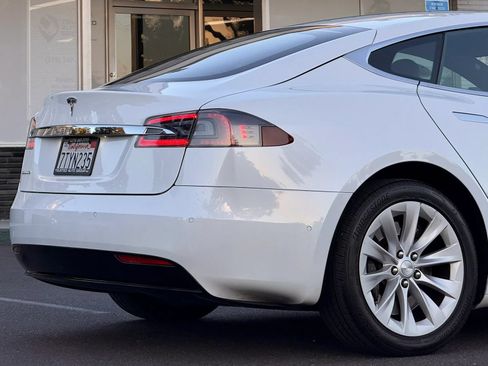 Used 2016 Tesla Model S 75 RWD image 9
