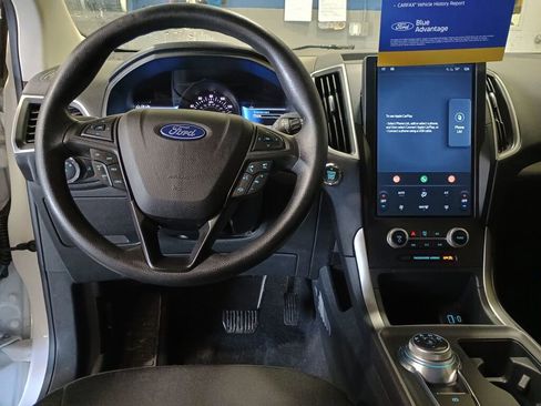 Used 2022 Ford Edge SE w/ Black Appearance Package AWD/4WD image 2