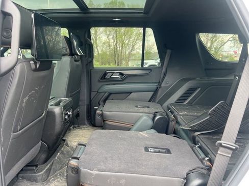 Used 2025 GMC Yukon AT4 w/ AT4 Premium Plus Package AWD/4WD image 18