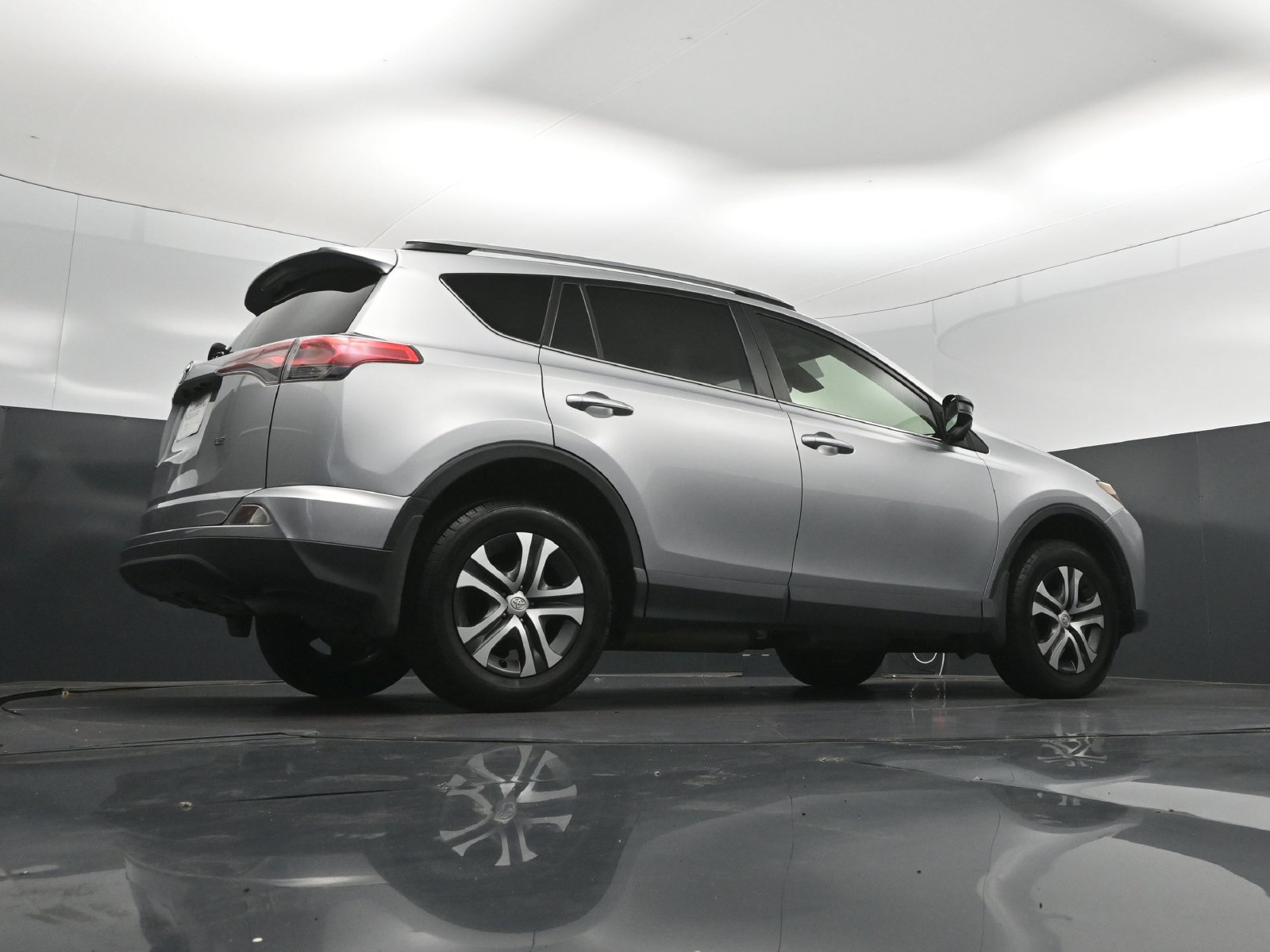 Used 2018 Toyota RAV4 LE FWD image 42