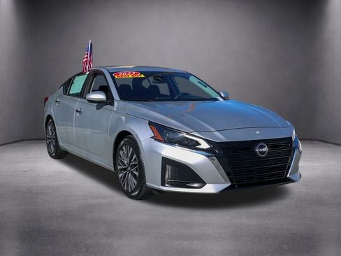 Used 2023 Nissan Altima 2.5 SV image 2