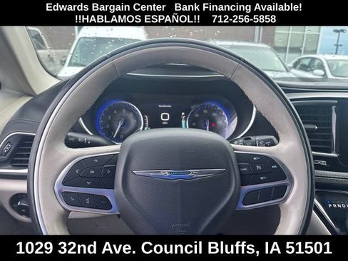 Used 2020 Chrysler Pacifica Limited FWD image 19