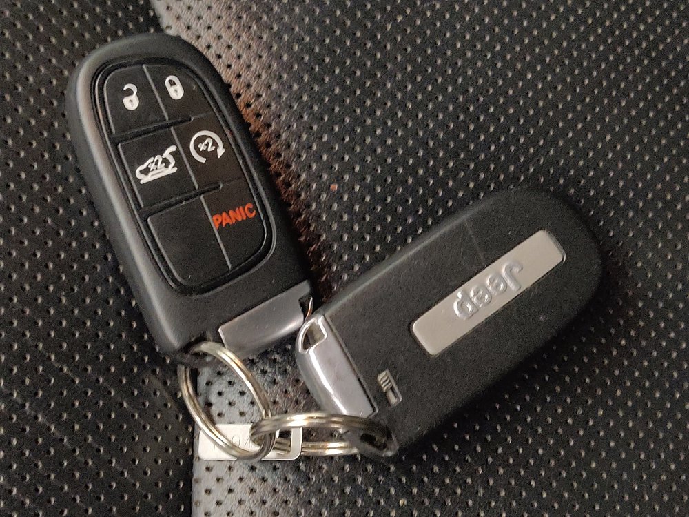 Used 2019 Jeep Cherokee Limited AWD/4WD image 32