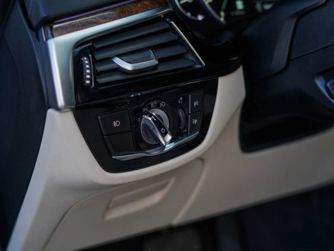 Used 2017 BMW 540i xDrive image 12