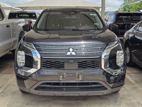 Used 2023 Mitsubishi Outlander ES FWD image 3