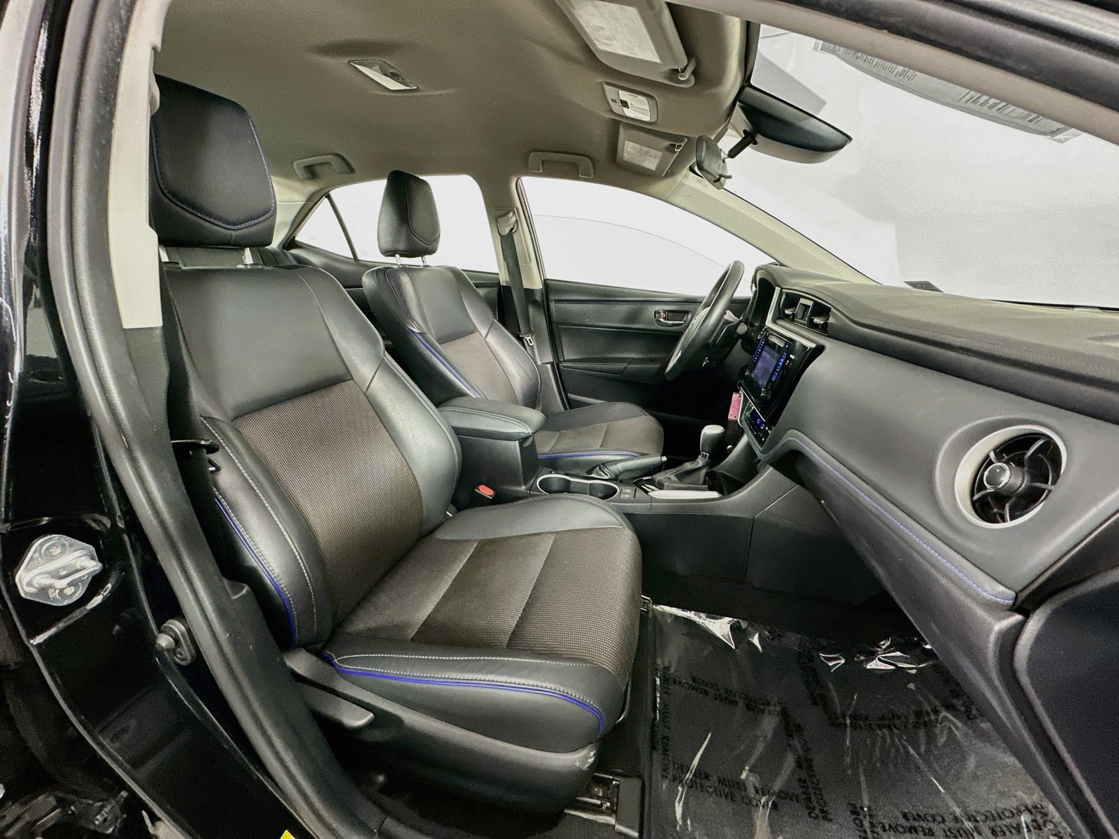 Used 2017 Toyota Corolla SE FWD image 25