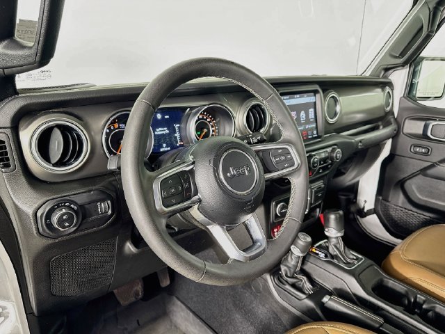 Used 2023 Jeep Gladiator Rubicon w/ Cold Weather Group AWD/4WD image 12
