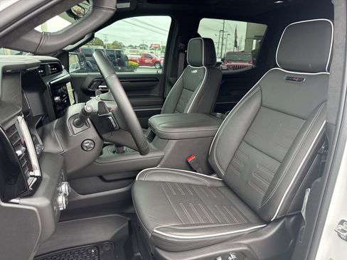 Used 2025 GMC Sierra 1500 AT4X image 36