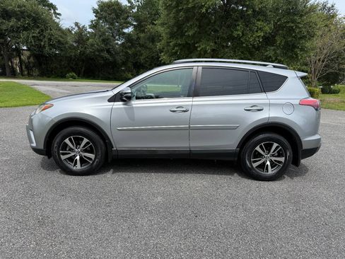 Used 2017 Toyota RAV4 XLE w/ Plus Extra Value Package AWD/4WD image 3