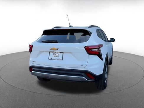 Used 2025 Chevrolet Trax LT image 14