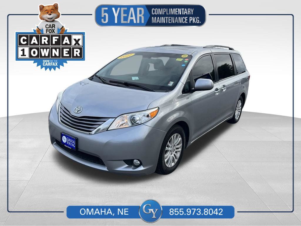 Used 2017 Toyota Sienna FWD image 1