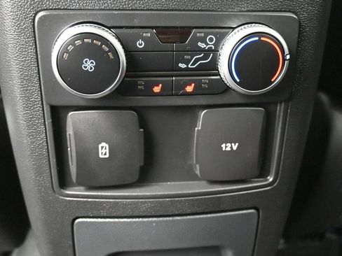 Used 2023 Ford Explorer Limited image 18