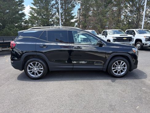 Used 2024 GMC Terrain SLT AWD/4WD image 11
