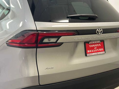 New 2026 Toyota Grand Highlander XLE AWD/4WD image 7