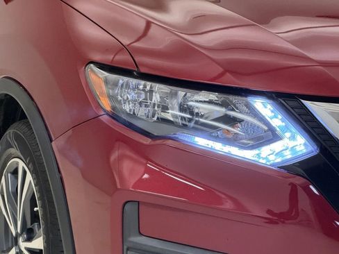 Used 2019 Nissan Rogue SV w/ Premium Package FWD image 5