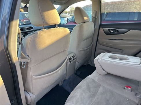 Used 2015 Nissan Rogue S w/ S Family Package image 7