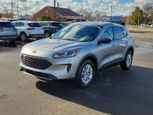 Certified 2022 Ford Escape SE w/ Convenience Package image 2