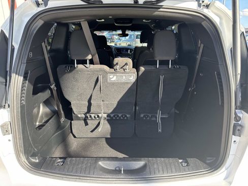 Used 2020 Chrysler Pacifica Touring w/ S Appearance Package image 8