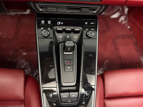 Used 2021 Porsche 911 Carrera 4 AWD/4WD image 32