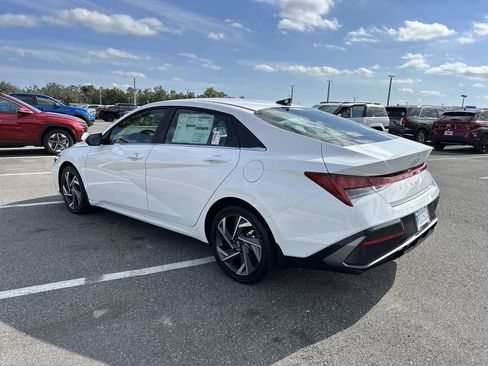 New 2026 Hyundai Elantra Limited FWD image 13