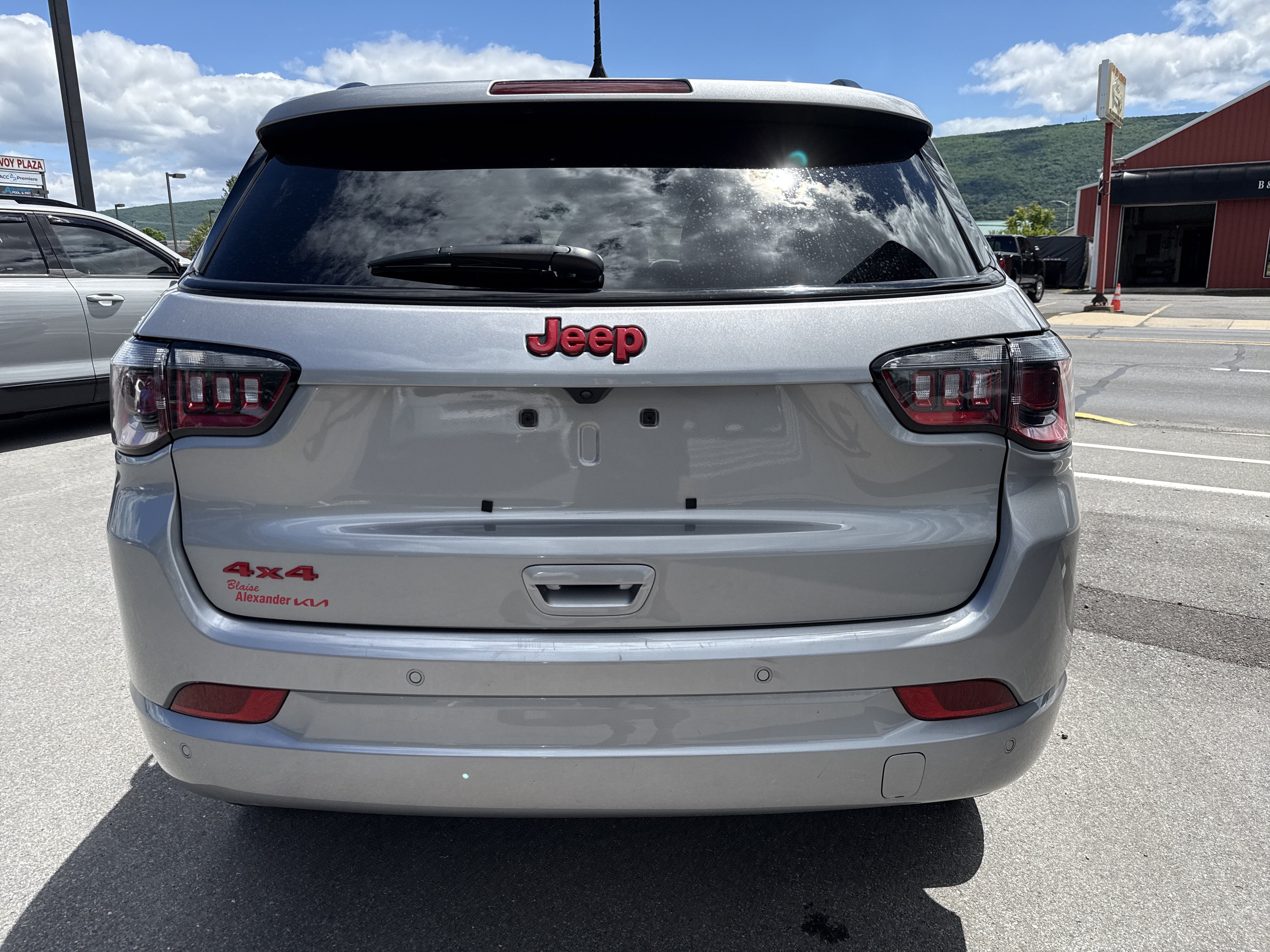 Used 2023 Jeep Compass Limited AWD/4WD image 4
