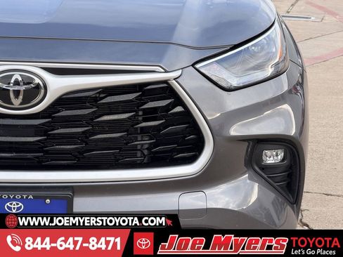 Used 2024 Toyota Highlander XLE image 4