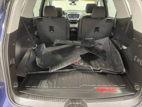 Used 2023 GMC Acadia SLE w/ Driver Convenience Package image 24