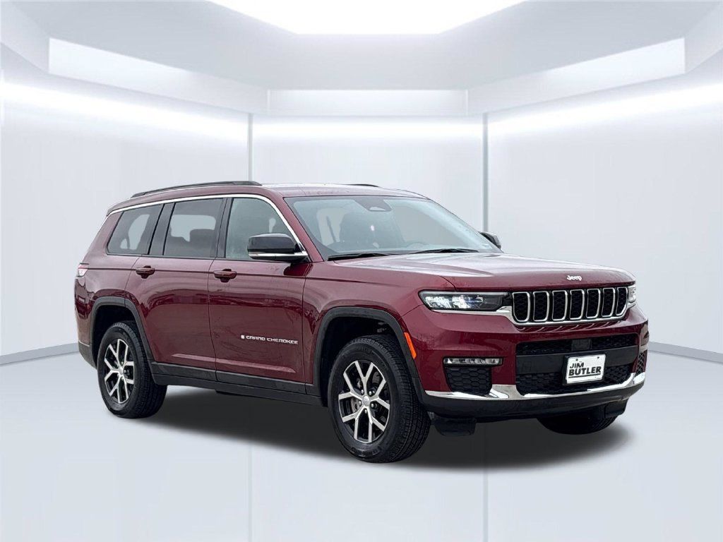 Used 2025 Jeep Grand Cherokee L Limited w/ Trailer Tow Package AWD/4WD image 10