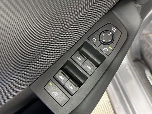 Used 2025 BMW 228i xDrive w/ Technology Package image 9