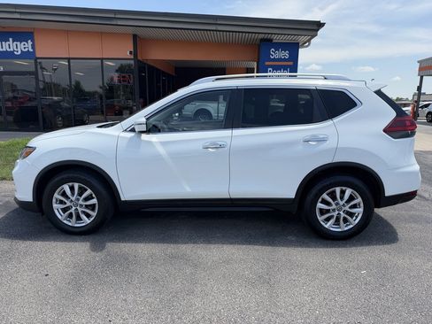 Used 2018 Nissan Rogue SV FWD image 2