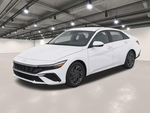 Used 2024 Hyundai Elantra SEL FWD image 1