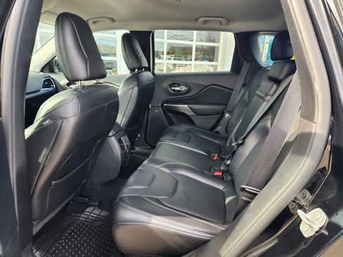 Used 2019 Jeep Cherokee Limited AWD/4WD image 38