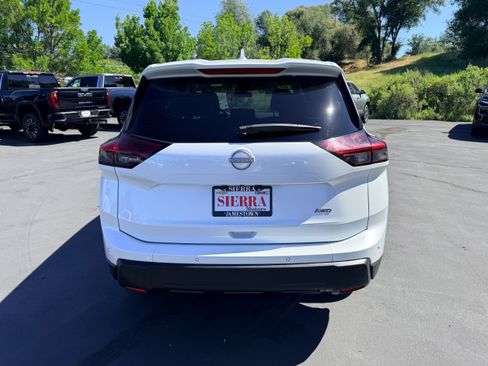 Used 2025 Nissan Rogue SV AWD/4WD image 7